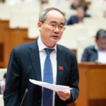 Ông Nguyễn Thiện Nhân: Cần công bố mức lương ‘2 người đi làm đủ nuôi 2 con’