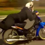 Công an triệu tập nam thanh niên ‘làm xiếc’ trên xe máy ở TP.HCM