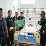 Thăm hỏi, trao hỗ trợ cho gia đình quân nhân bị thiệt hại do mưa lũ