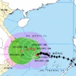 Bão số 15 giảm cấp nhưng vẫn di chuyển thất thường, nguy hiểm trên Biển Đông