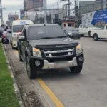 Nữ công nhân sinh con ngay tại ngã tư, người dân vây kín để xem