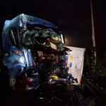 Va chạm giữa container và xe tải trên đèo Bảo Lộc, giao thông tê liệt