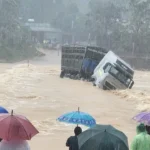 Mưa lũ và sạt lở đất làm 12 người chết và mất tích, 19 người bị thương